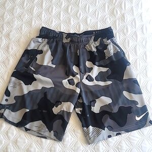 NIKE Dri-Fit Alternate Camo Workout Shorts sz L, worn once, excellent Condition.